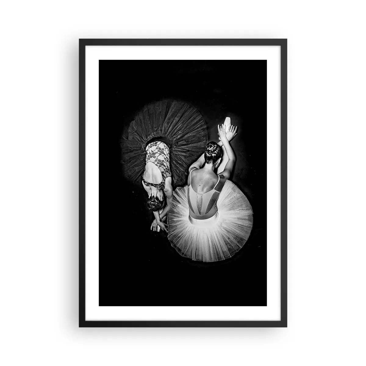 Poster in cornice nera - Ballerine in uno scatto in bianco e nero visto dall'alto - 50x70cm - Yin e yang - equilibrio ideale - Decorazione murale moderna per soggiorno e camera da letto ARTTOR
