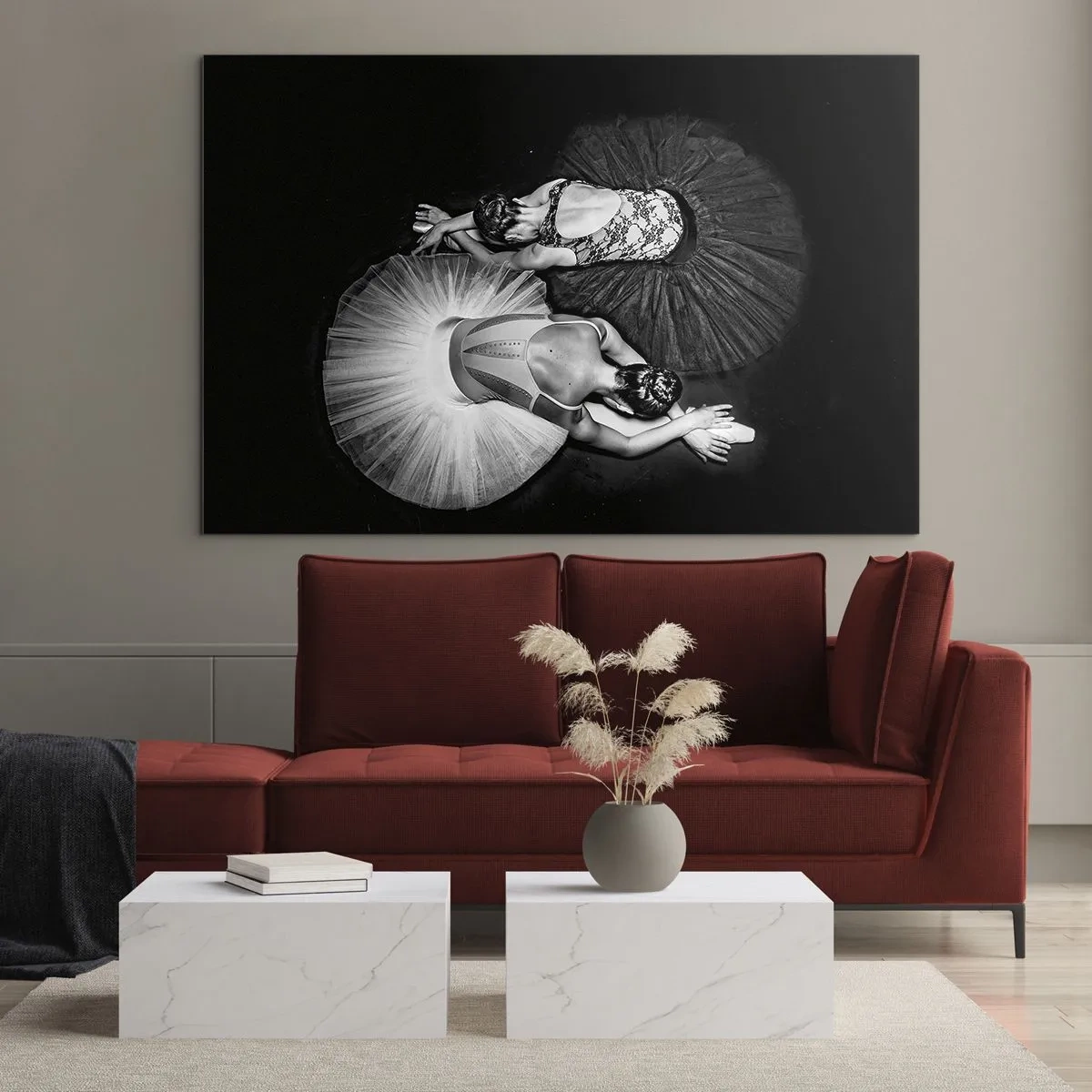 Quadro su vetro - Due ballerine in posa di riposo indossando tutù bianchi e neri - 70x50cm - Yin e yang - equilibrio ideale - Decorazione murale moderna per soggiorno e camera da letto ARTTOR
