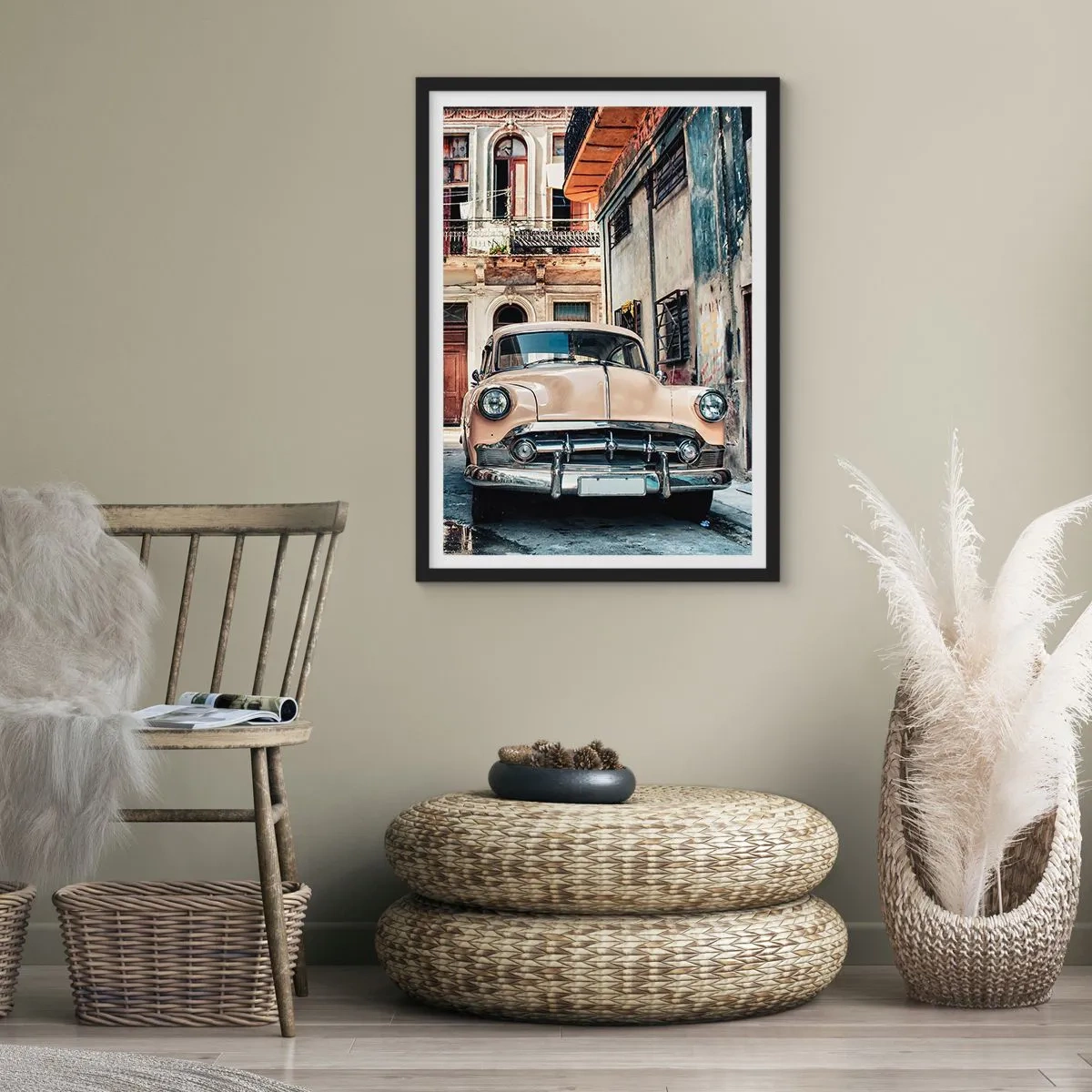 Poster in cornice nera - Un'auto d'epoca in un contesto urbano retrò - 50x70cm - Siesta all'Avana - Decorazione murale moderna per soggiorno e camera da letto ARTTOR