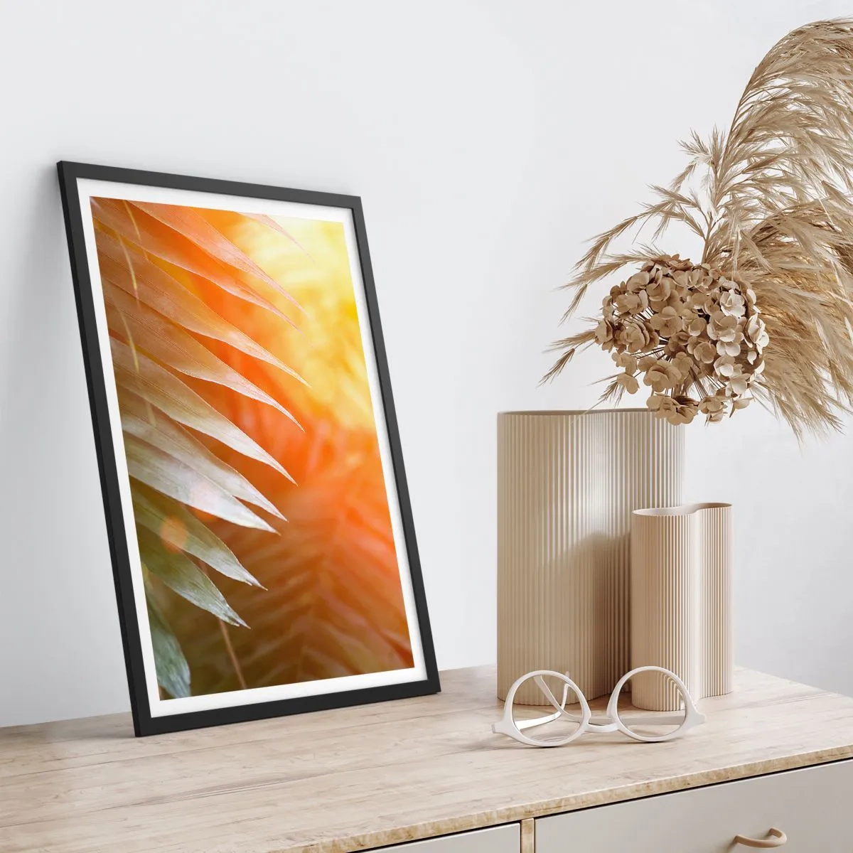 Poster in cornice nera - Foglie di palma alla luce del sole al tramonto - 50x70cm - L'alba nella giungla - Decorazione murale moderna per soggiorno e camera da letto ARTTOR