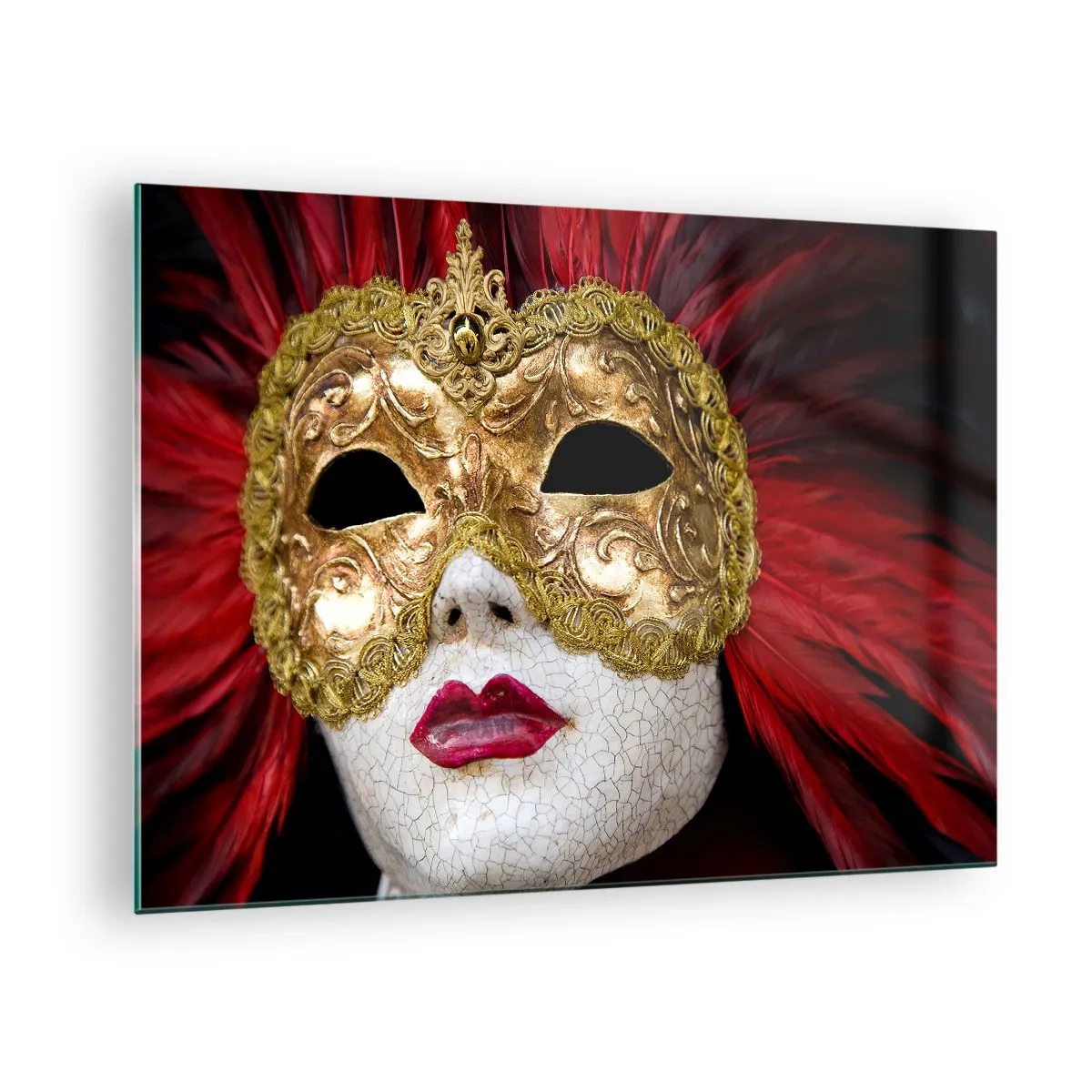 Quadro su vetro - Maschera di carnevale dorata con piume rosse - 70x50cm - La promessa di un'avventura di carnevale - Decorazione murale moderna per soggiorno e camera da letto ARTTOR