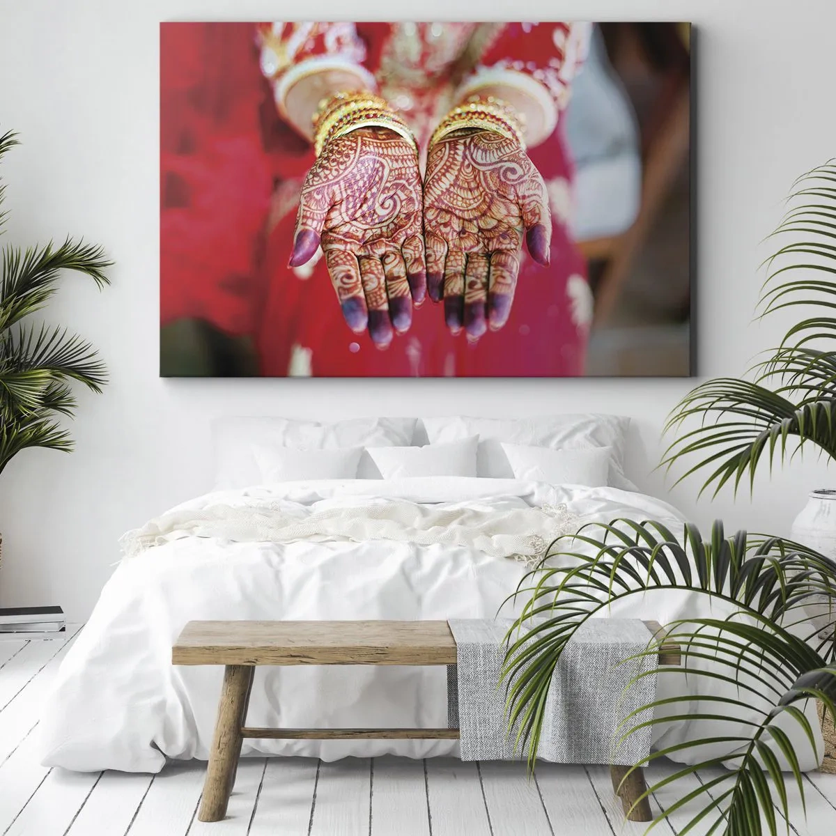 Quadro su tela - Stampe su Tela - Mani decorate con l'henné sullo sfondo di un vestito rosso - 70x50cm - Pronta ad afferrare la fortuna - Decorazione murale moderna per soggiorno e camera da letto ARTTOR
