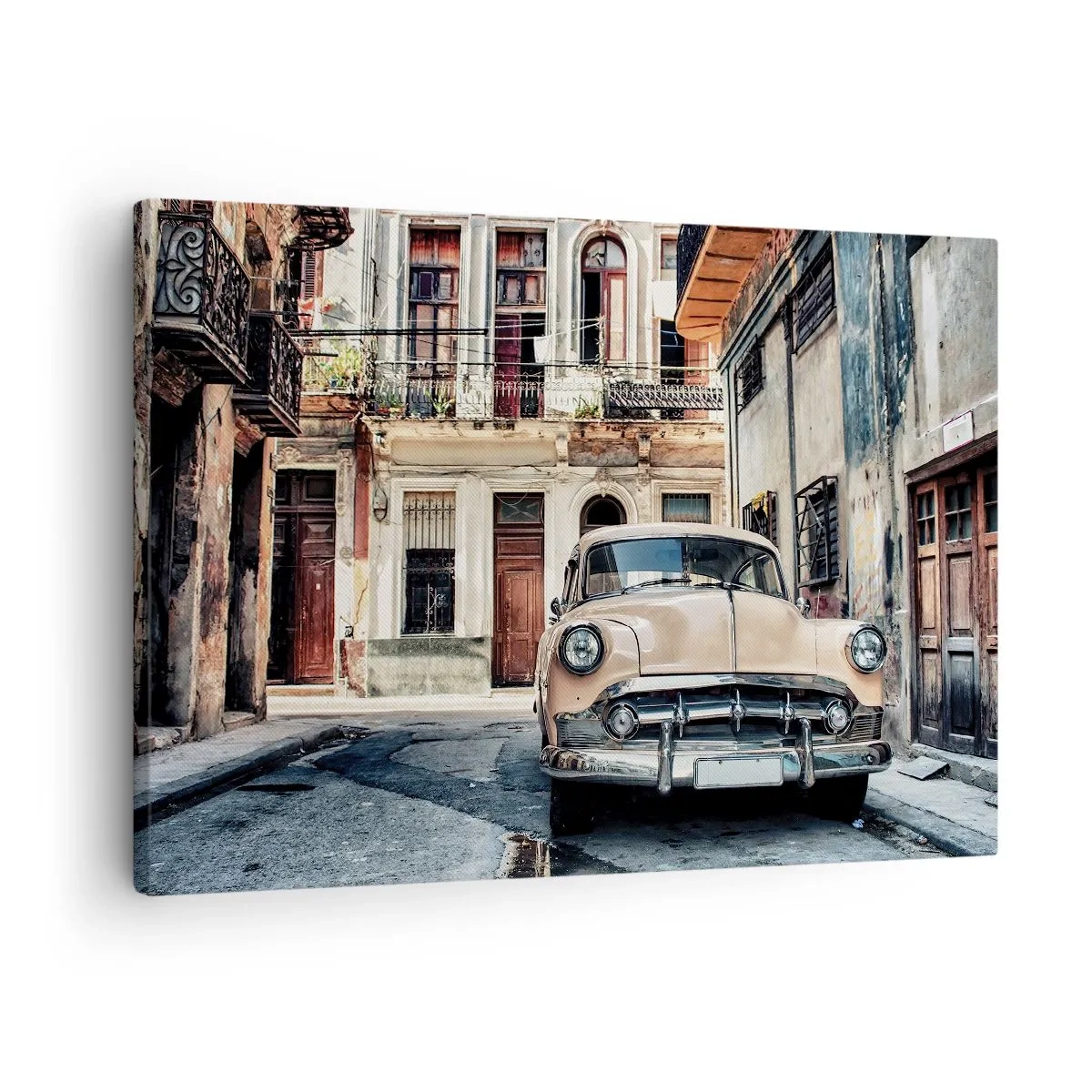 Quadro su tela - Stampe su Tela - Un'auto d'epoca sullo sfondo dell'architettura urbana - 70x50cm - Siesta all'Avana - Decorazione murale moderna per soggiorno e camera da letto ARTTOR
