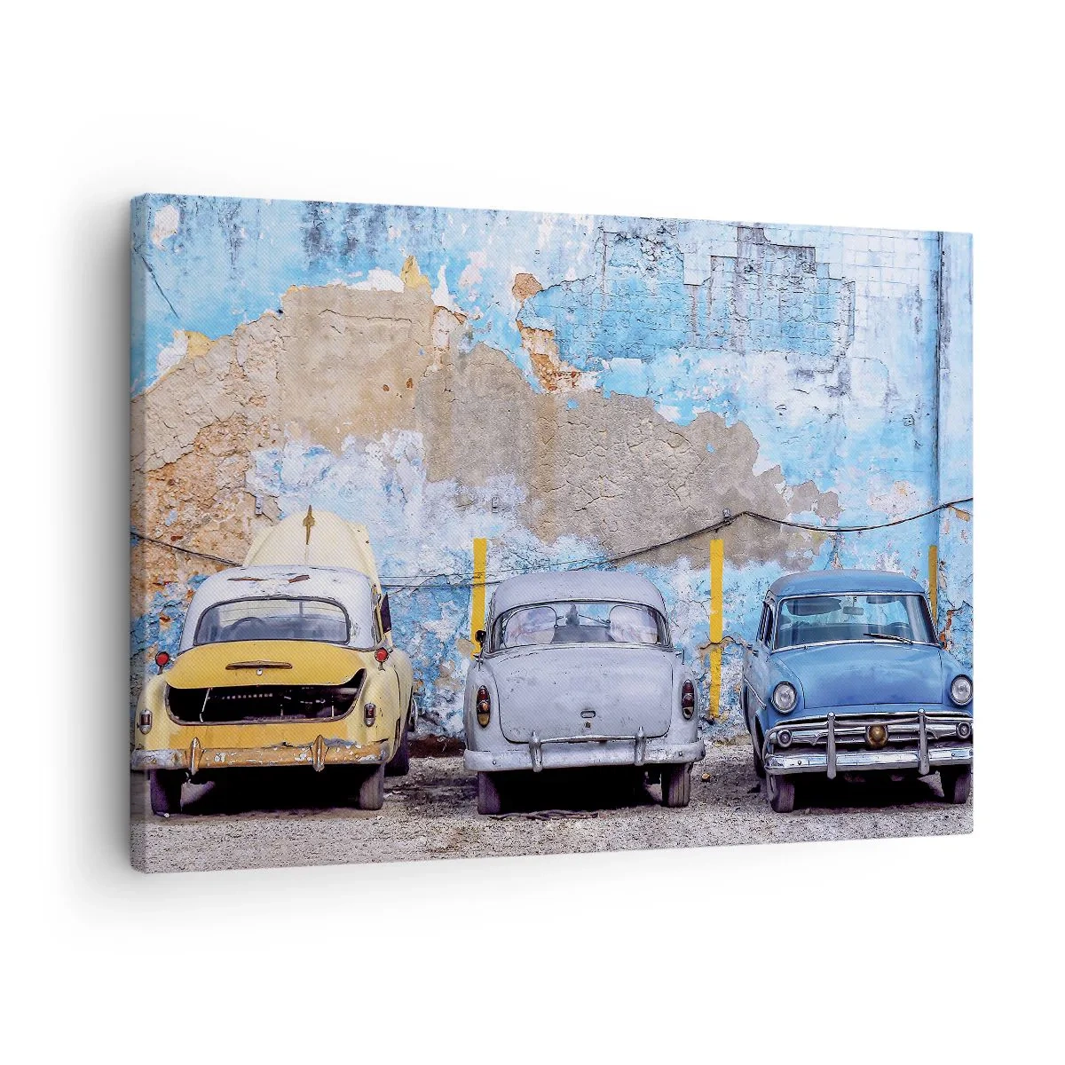 Quadro su tela - Stampe su Tela - Vecchie auto sullo sfondo di un muro distrutto - 70x50cm - L'incontro dei veterani - Decorazione murale moderna per soggiorno e camera da letto ARTTOR