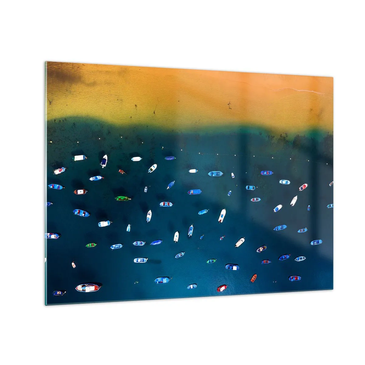 Quadro su vetro - Barche sullo sfondo di acque turchesi e una riva dorata - 70x50cm - Il gioco delle vacanze - Decorazione murale moderna per soggiorno e camera da letto ARTTOR