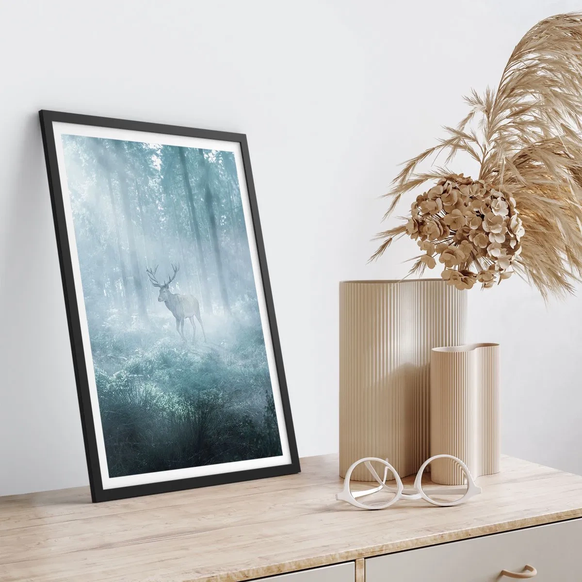 Poster in cornice nera - Cervi nella nebbia mattutina nella foresta - 50x70cm - Passeggiata mattutina sulle sue terre - Decorazione murale moderna per soggiorno e camera da letto ARTTOR