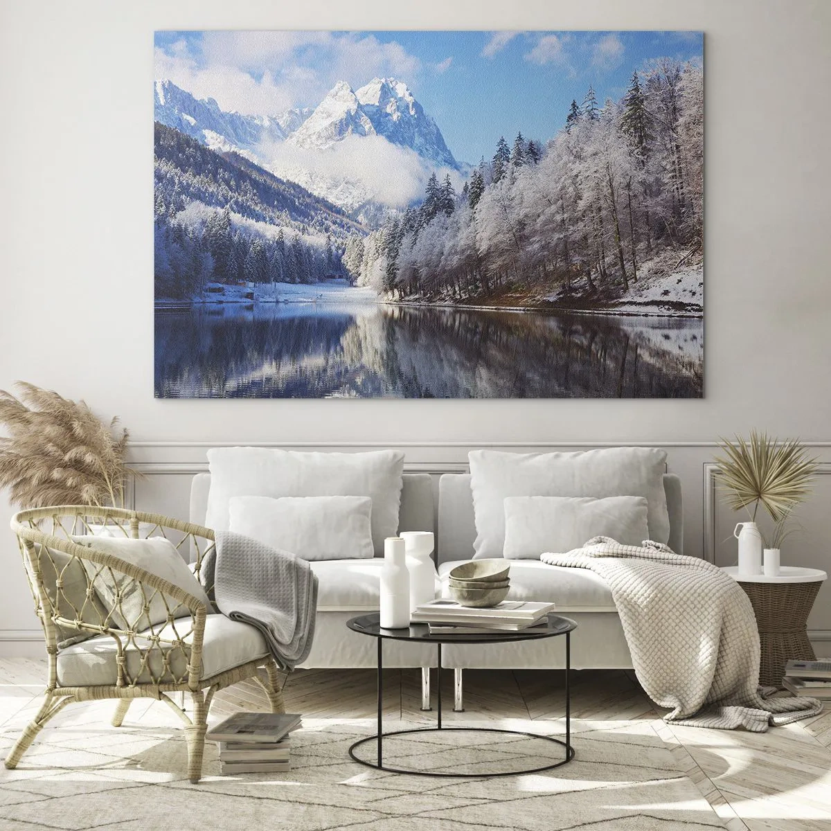 Quadro su vetro - Paesaggio invernale con montagne e un lago ghiacciato - 70x50cm - Il custode innevato - Decorazione murale moderna per soggiorno e camera da letto ARTTOR