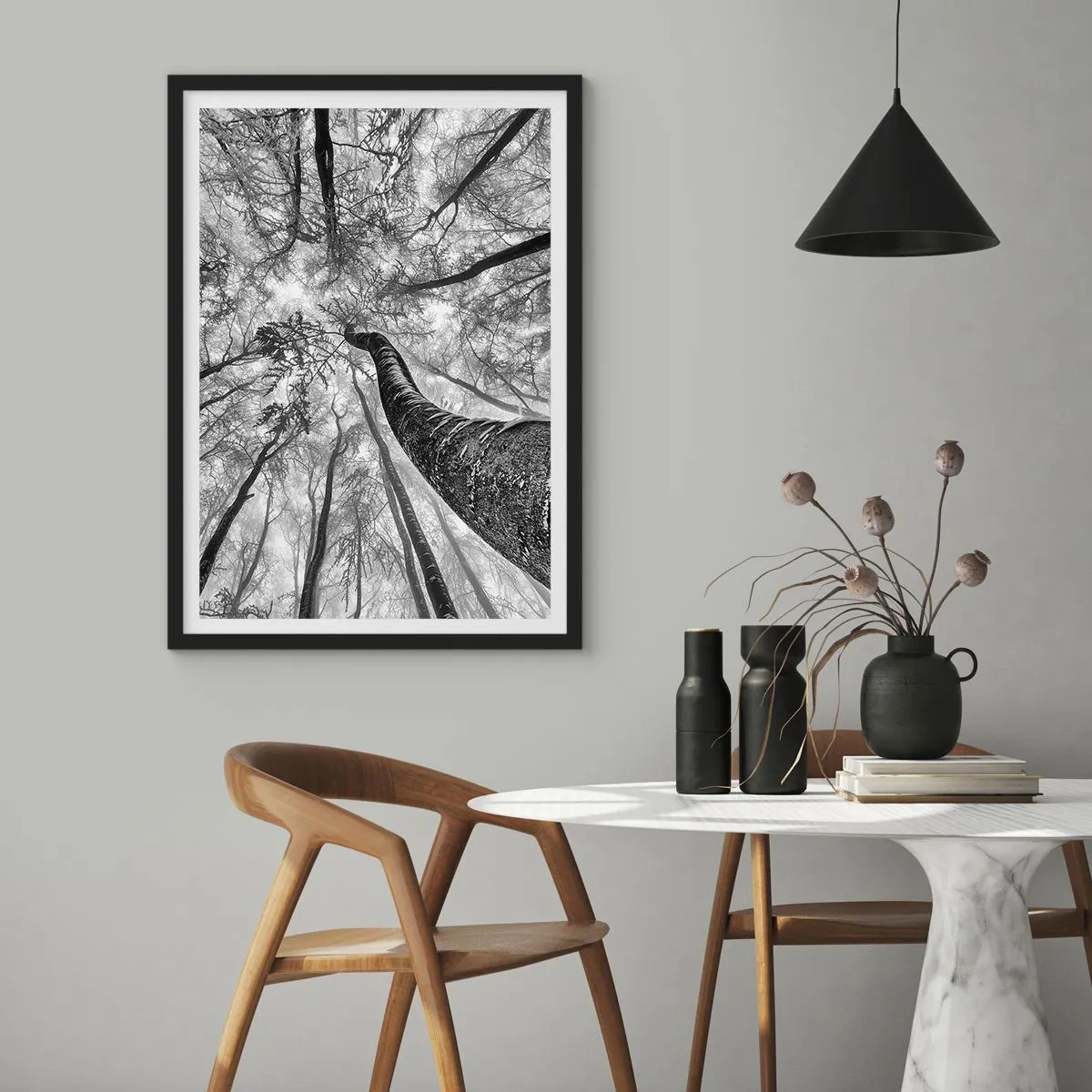 Poster in cornice nera - Prospettiva degli alberi in bianco e nero - 50x70cm - La corsa verso la luce - Decorazione murale moderna per soggiorno e camera da letto ARTTOR