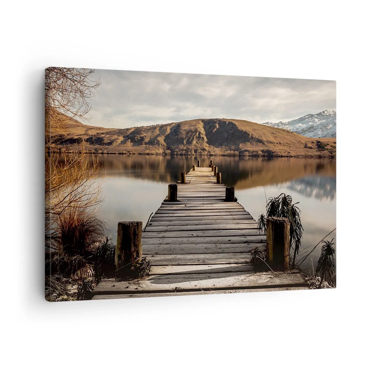 Quadro su tela - Stampe su Tela - Un molo di legno su un lago circondato da pittoresche colline - 70x50cm - Paesaggio nel silenzio - Decorazione murale moderna per soggiorno e camera da letto ARTTOR