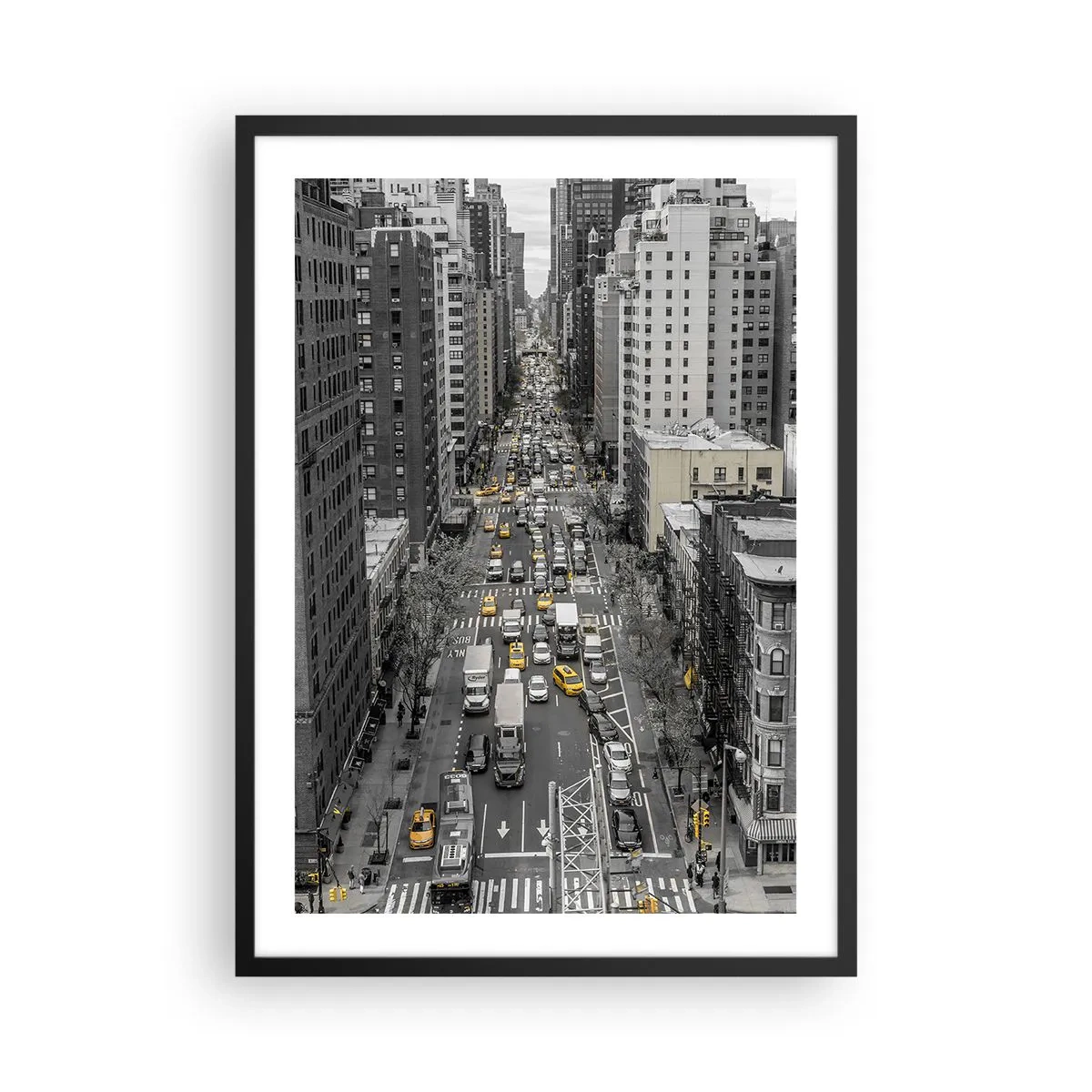 Poster in cornice nera - Strada di New York City in bianco e nero con taxi gialli - 50x70cm - La vita a New York - Decorazione murale moderna per soggiorno e camera da letto ARTTOR