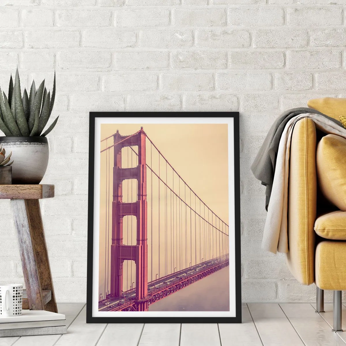 Poster in cornice nera - Golden Gate Bridge nella nebbia d'epoca - 50x70cm - Tra il cielo e la terra - Decorazione murale moderna per soggiorno e camera da letto ARTTOR