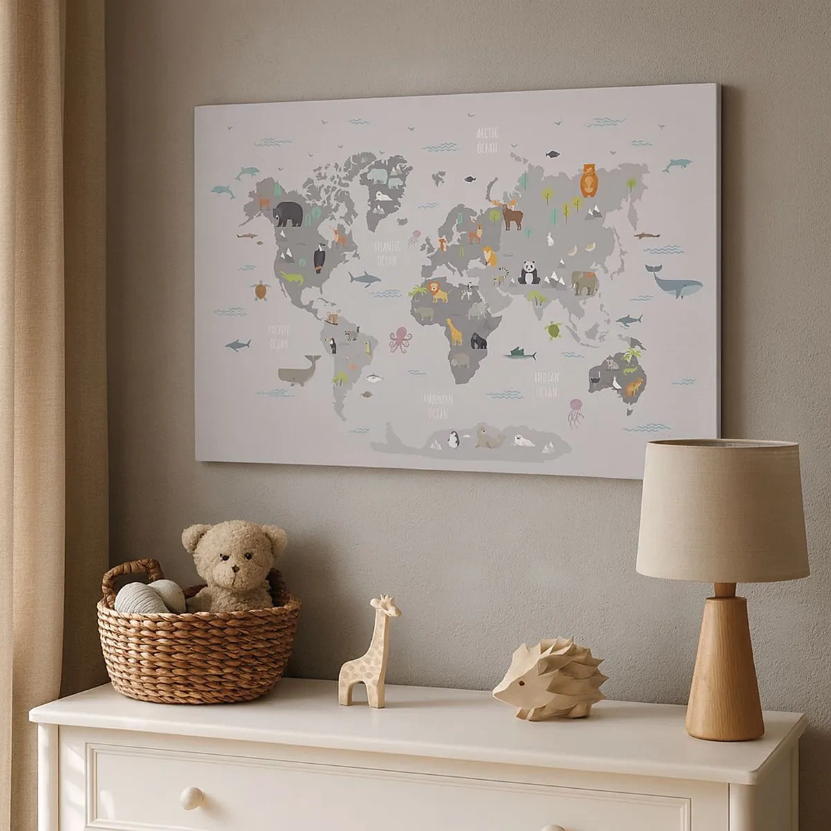 Quadro su tela - Stampe su Tela - Una mappa del mondo con illustrazioni di animali su uno sfondo grigio - 70x50cm - Dimmi di dove sei... - Decorazione murale moderna per soggiorno e camera da letto ARTTOR