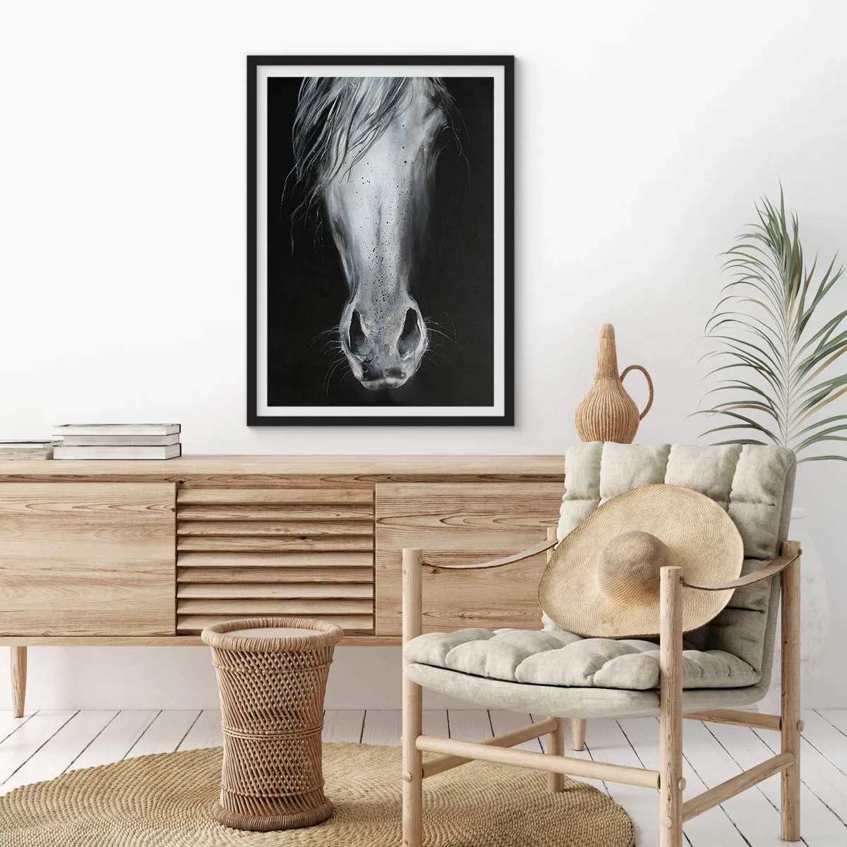Poster in cornice nera - Primo piano del muso di un cavallo in bianco e nero - 50x70cm - Sguardo seducente - Decorazione murale moderna per soggiorno e camera da letto ARTTOR