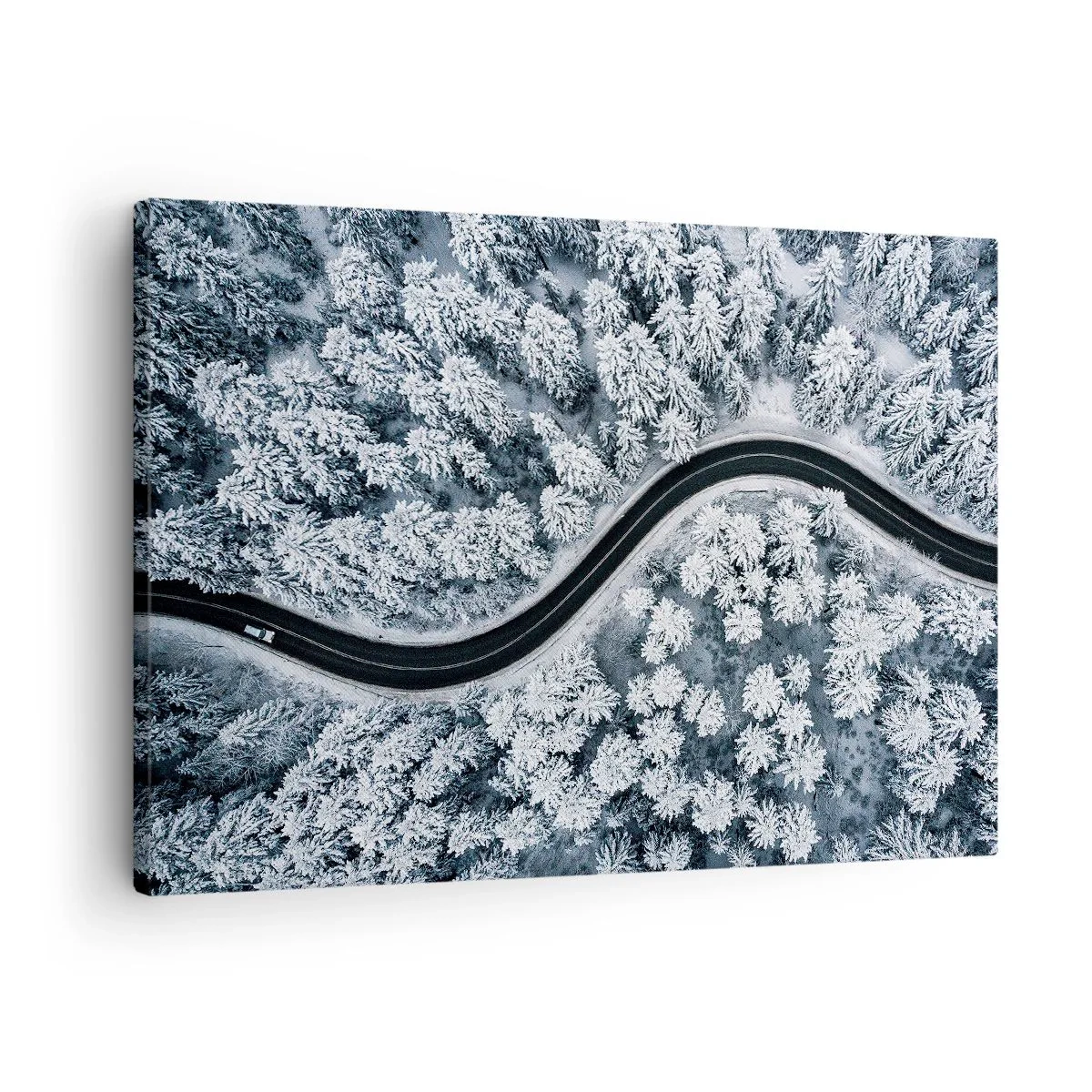 Quadro su tela - Stampe su Tela - Una vista a volo d'uccello di una strada tortuosa in una foresta invernale - 70x50cm - Attraverso il bosco invernale - Decorazione murale moderna per soggiorno e camera da letto ARTTOR