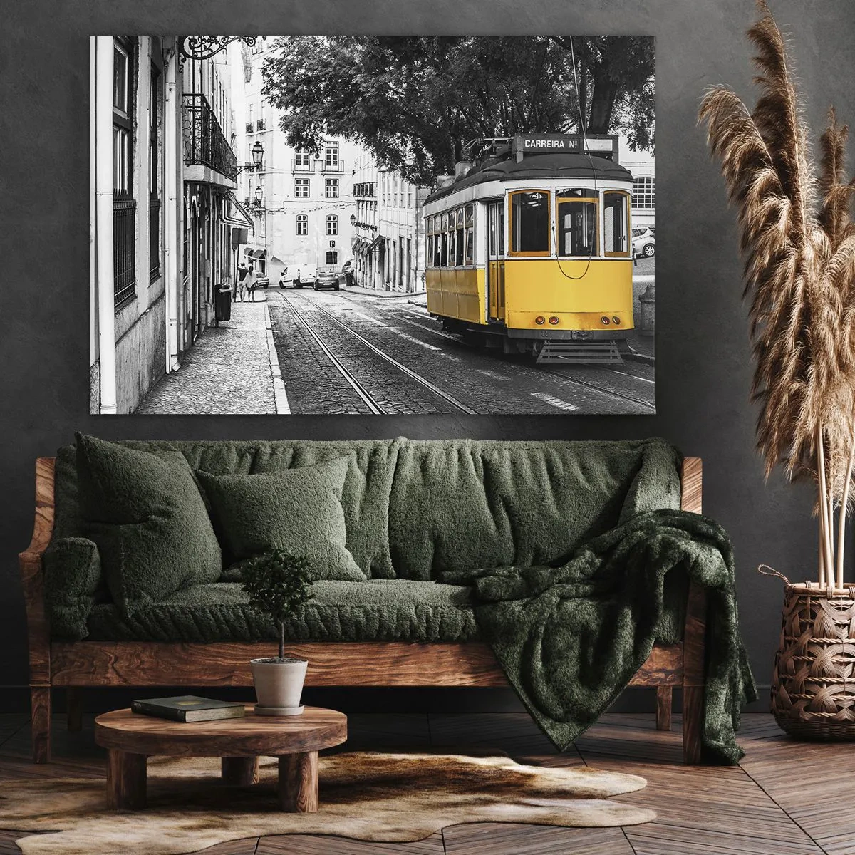 Quadro su tela - Stampe su Tela - Un tram giallo sullo sfondo di una strada bianca e nera - 70x50cm - Con il fado in sottofondo - Decorazione murale moderna per soggiorno e camera da letto ARTTOR
