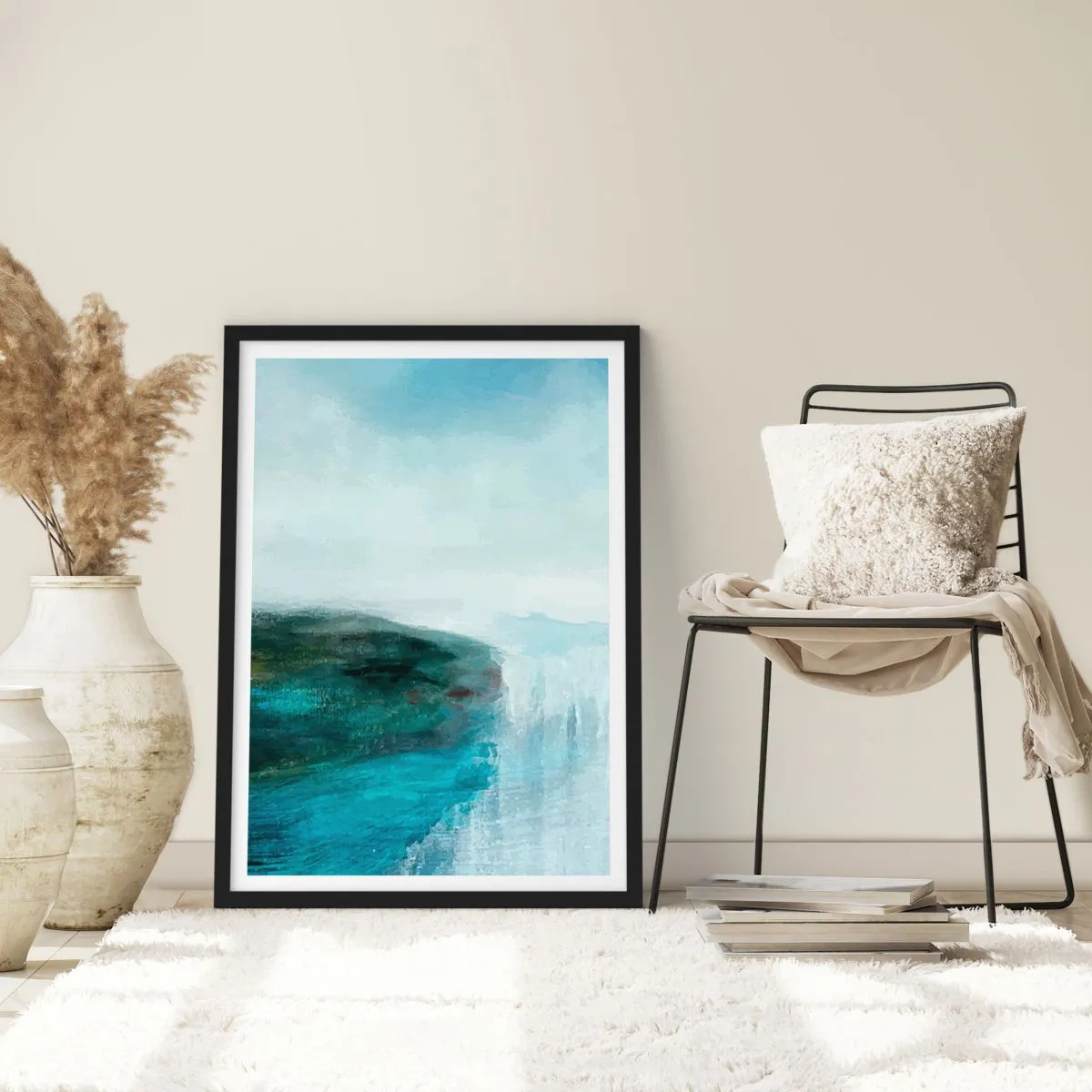 Poster in cornice nera - Un paesaggio pittoresco con una scogliera a picco sull'acqua nei toni del blu. - 50x70cm - Astrazione marittima - Decorazione murale moderna per soggiorno e camera da letto ARTTOR