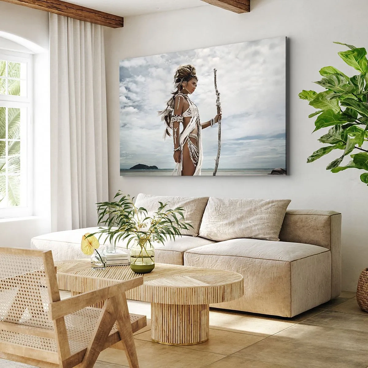 Quadro su tela - Stampe su Tela - Donna stilizzata sulla spiaggia con ornamenti etnici e un bastone - 70x50cm - La regina dei tropici - Decorazione murale moderna per soggiorno e camera da letto ARTTOR