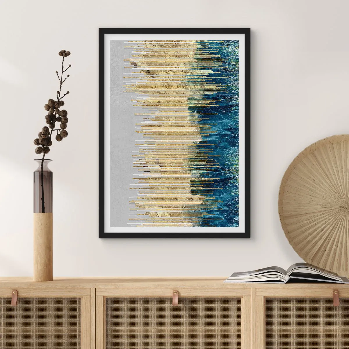 Poster in cornice nera - Una composizione astratta ispirata a una spiaggia dorata e all'oceano. - 50x70cm - Confine dorato - Decorazione murale moderna per soggiorno e camera da letto ARTTOR