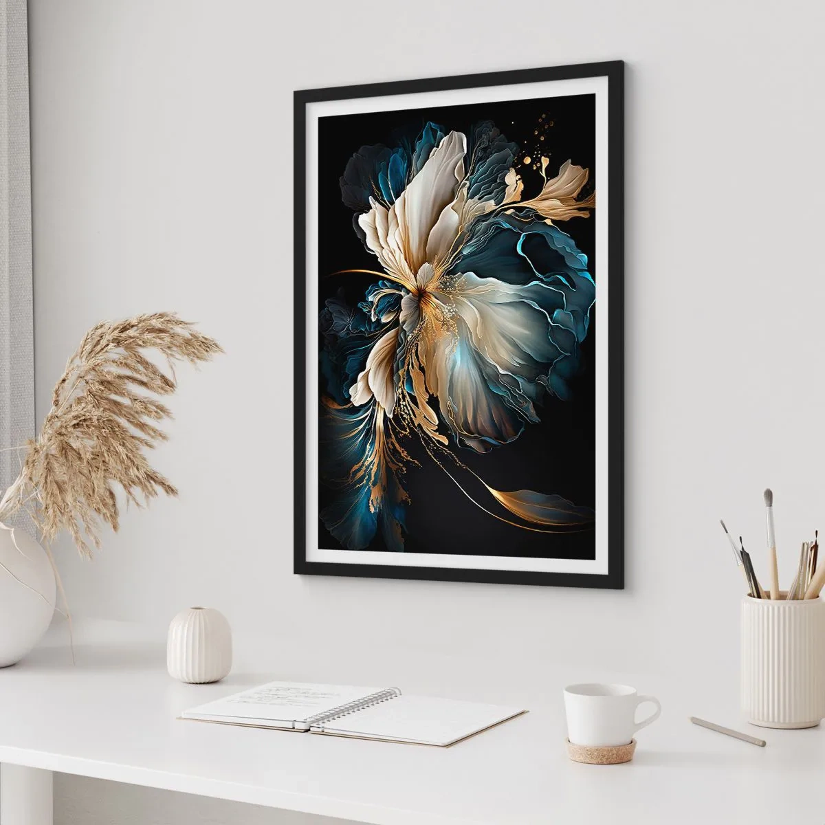 Poster in cornice nera - Un'elegante composizione floreale astratta in oro e blu navy. - 50x70cm - Fantastico fiore di felce - Decorazione murale moderna per soggiorno e camera da letto ARTTOR