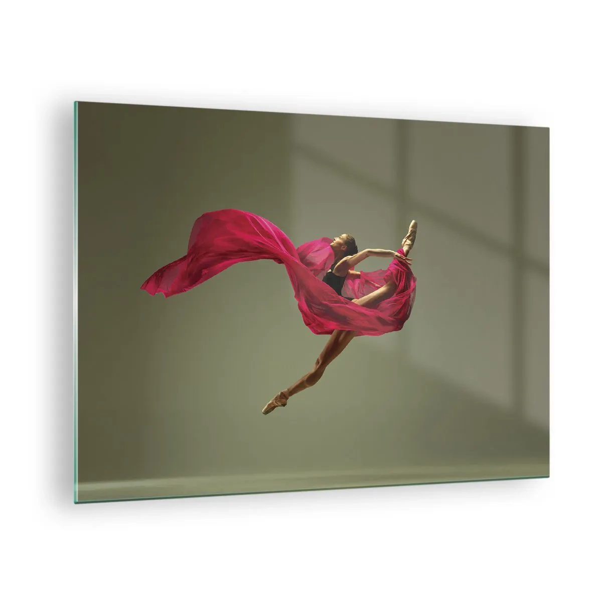 Quadro su vetro - Una ballerina in volo con un tessuto fucsia fluente - 70x50cm - Fiamma danzante - Decorazione murale moderna per soggiorno e camera da letto ARTTOR