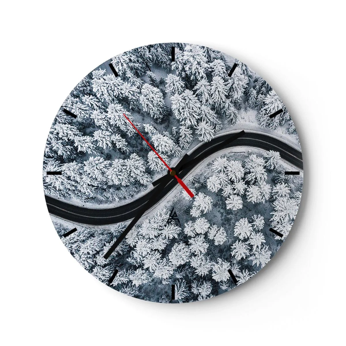 Orologio da parete - Orologio in Vetro - Una vista a volo d'uccello di una strada che si snoda attraverso una foresta invernale innevata - 30x30cm - Attraverso il bosco invernale - Decorazione murale moderna per soggiorno, cucina e camera da letto ARTTOR