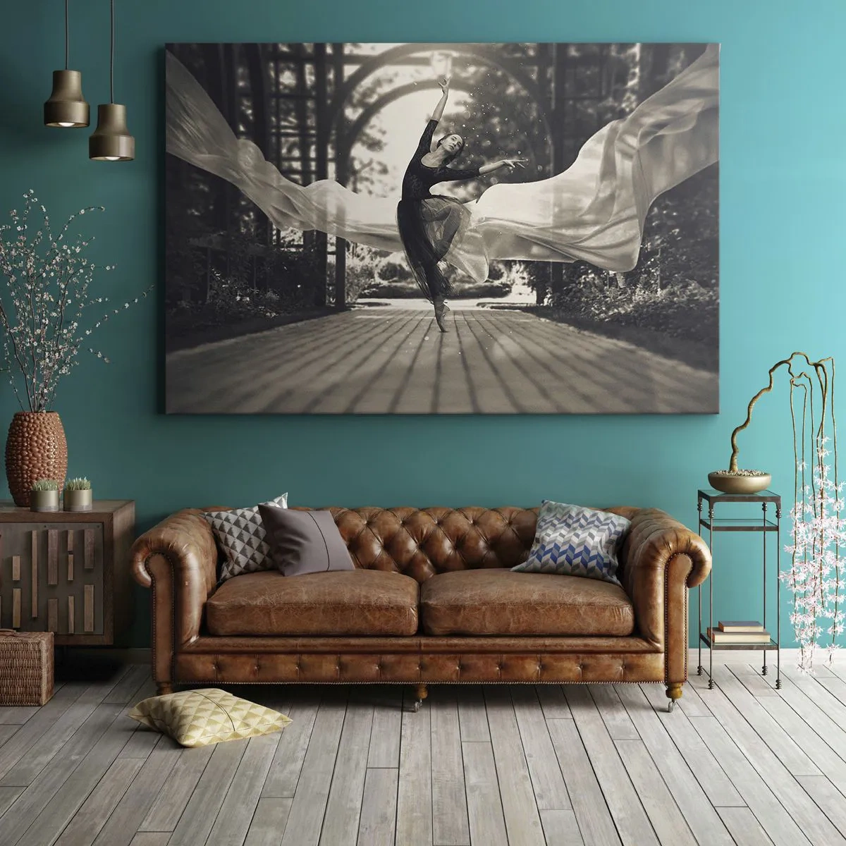 Quadro su tela - Stampe su Tela - Una ballerina con un abito svolazzante esegue un salto sullo sfondo di un giardino bianco e nero. - 70x50cm - La danza dello spirito del giardino - Decorazione murale moderna per soggiorno e camera da letto ARTTOR