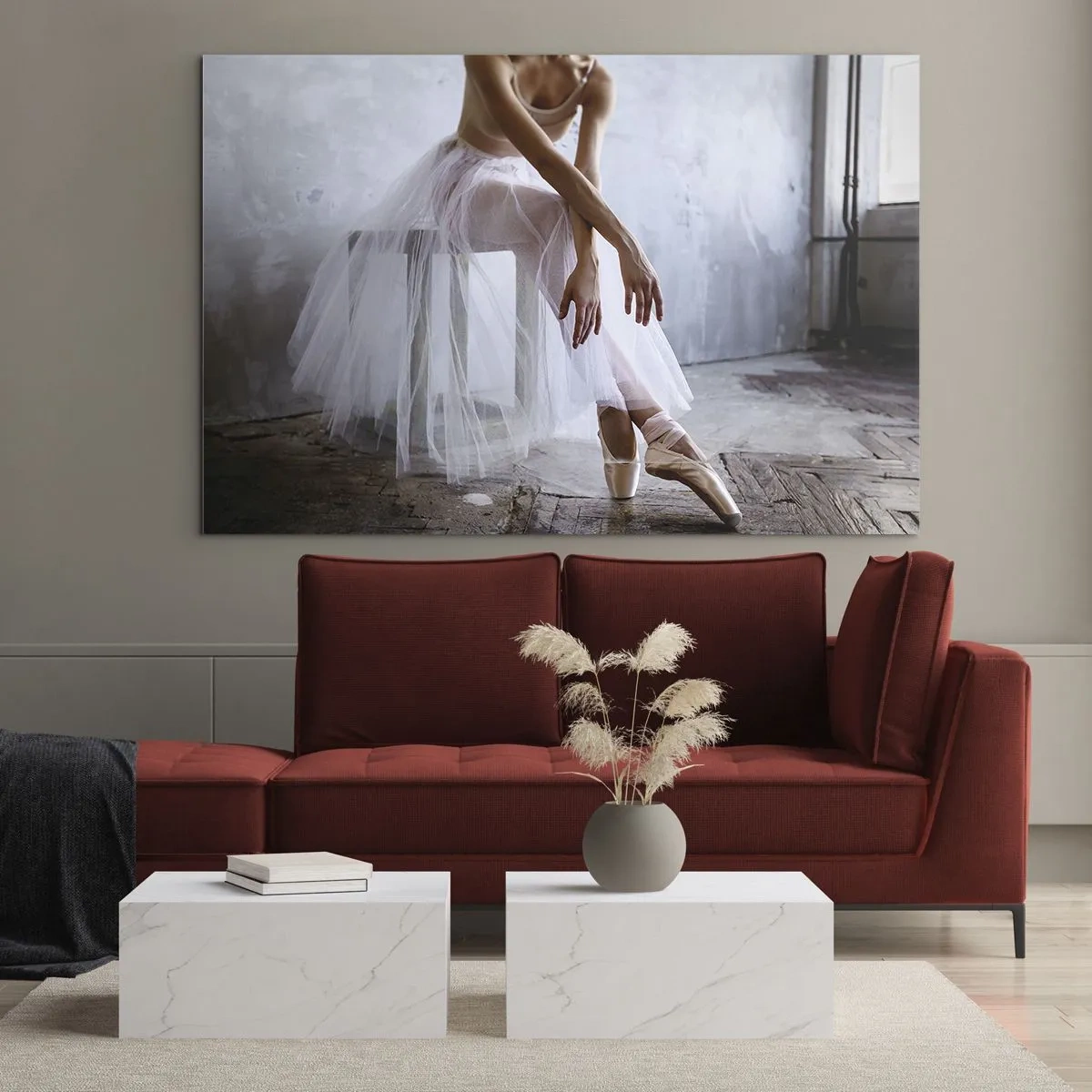 Quadro su vetro - Una ballerina con una gonna di tulle riposa nell'atrio - 70x50cm - Prima che si accendano le luci del palco - Decorazione murale moderna per soggiorno e camera da letto ARTTOR