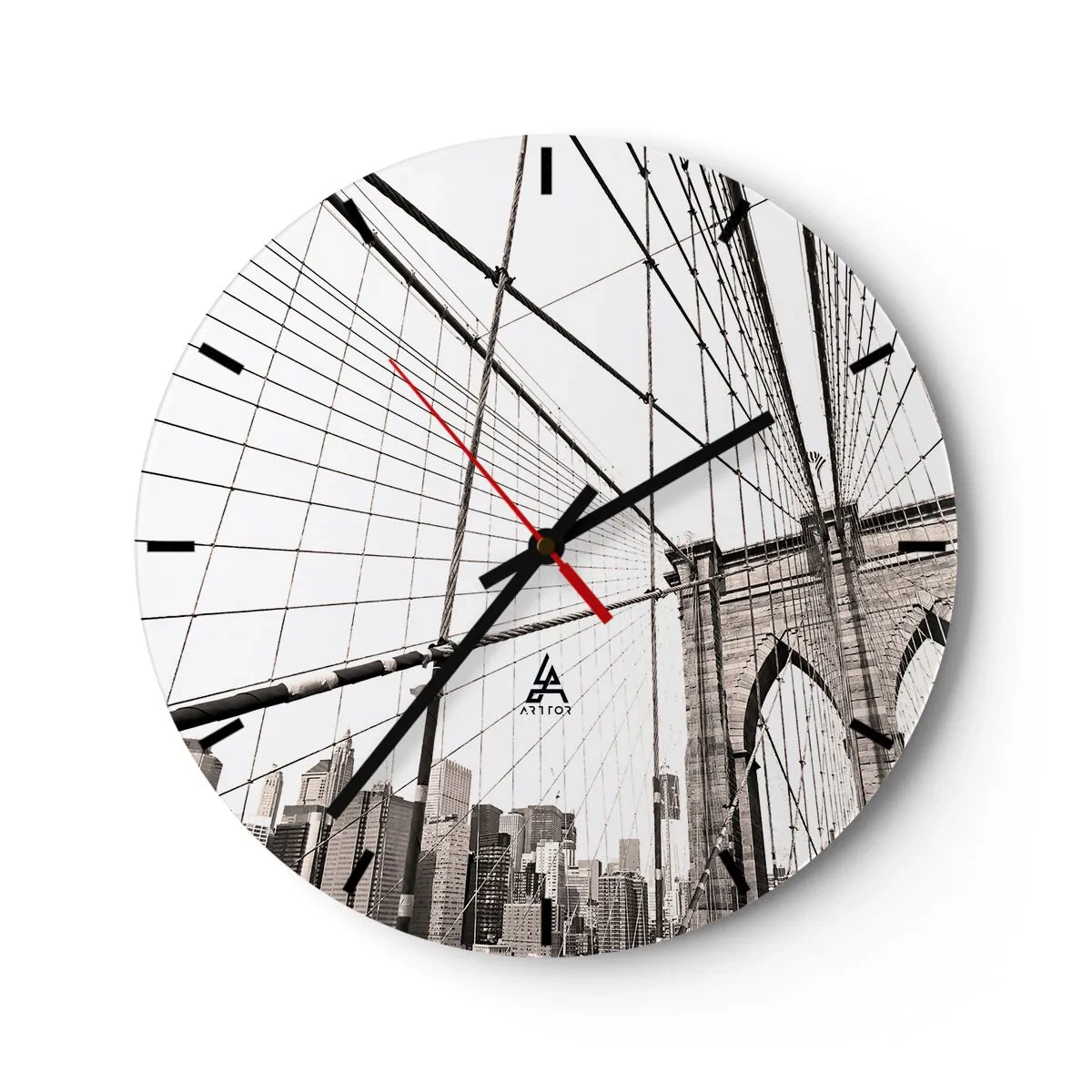 Orologio da parete - Orologio in Vetro - Uno scatto di un ponte di corda con lo skyline della città sullo sfondo in sfumature di grigio. - 30x30cm - La cattedrale di New York - Decorazione murale moderna per soggiorno, cucina e camera da letto ARTTOR