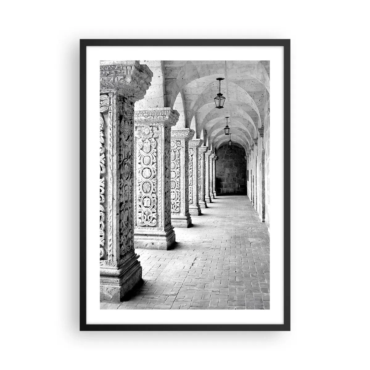 Poster in cornice nera - Una fotografia in bianco e nero di un chiostro storico con colonne - 50x70cm - Dove porterà? - Decorazione murale moderna per soggiorno e camera da letto ARTTOR