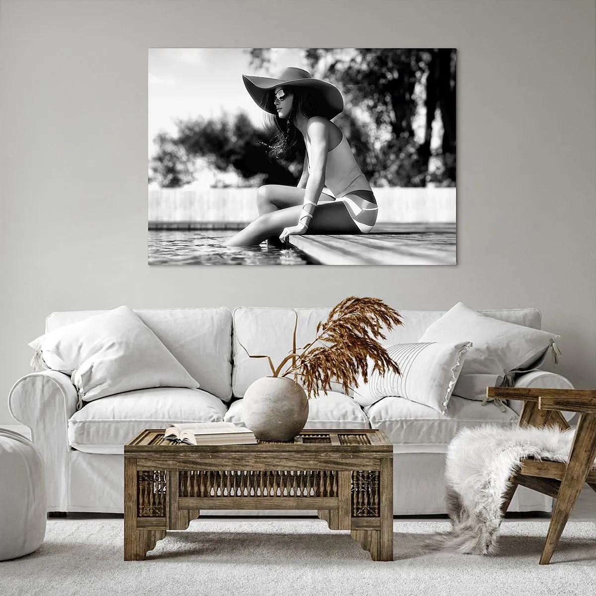 Quadro su tela - Stampe su Tela - Donna con cappello in piscina in bianco e nero - 70x50cm - Sogno estivo - Decorazione murale moderna per soggiorno e camera da letto ARTTOR