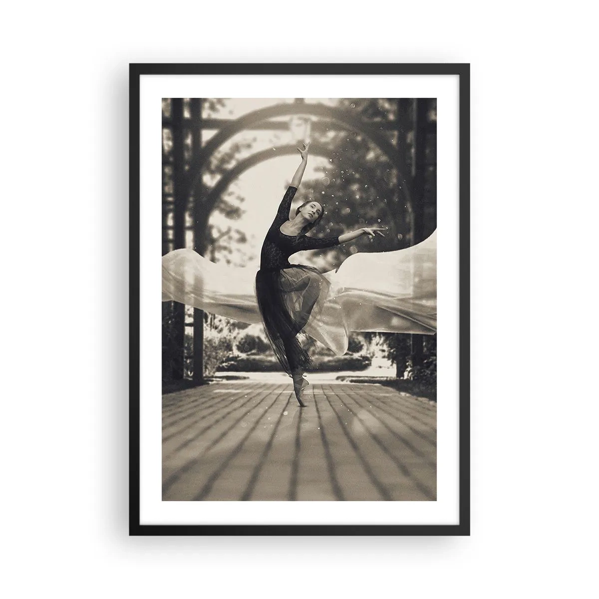 Poster in cornice nera - Una ballerina in movimento etereo in un giardino - 50x70cm - La danza dello spirito del giardino - Decorazione murale moderna per soggiorno e camera da letto ARTTOR