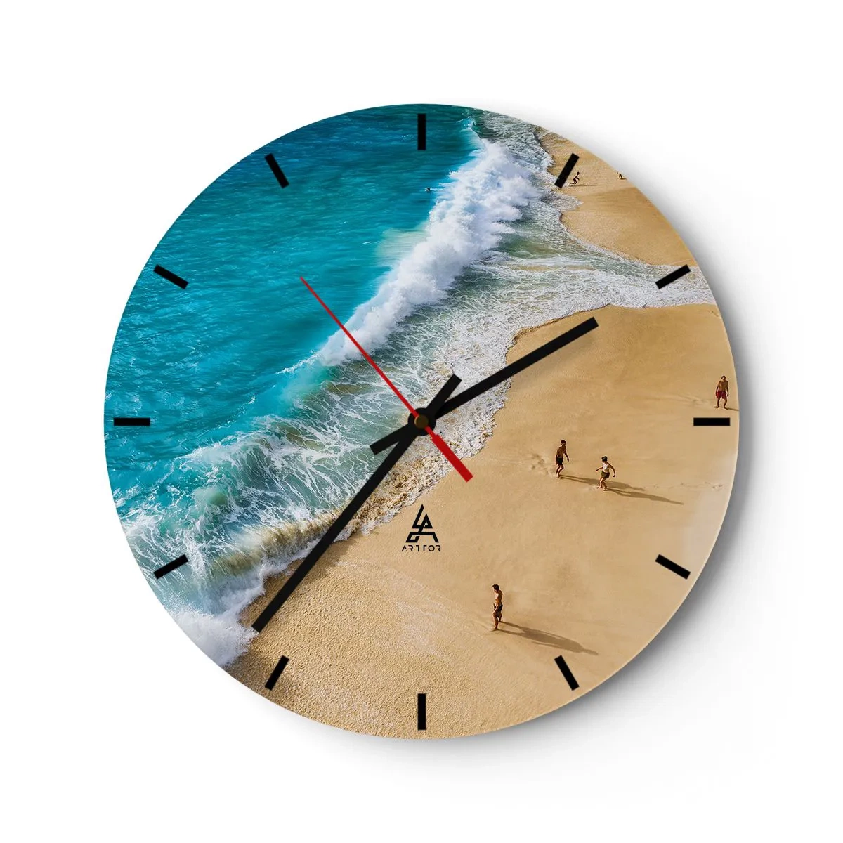 Orologio da parete - Orologio in Vetro - Una spiaggia sabbiosa con onde turchesi e gente che cammina intorno - 30x30cm - E poi il sole, la spiaggia... - Decorazione murale moderna per soggiorno, cucina e camera da letto ARTTOR