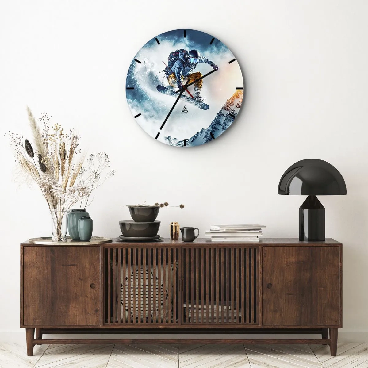 Orologio da parete - Orologio in Vetro - Uno snowboarder in volo sullo sfondo di montagne e una tempesta di neve - 30x30cm - Emozioni estreme - Decorazione murale moderna per soggiorno, cucina e camera da letto ARTTOR
