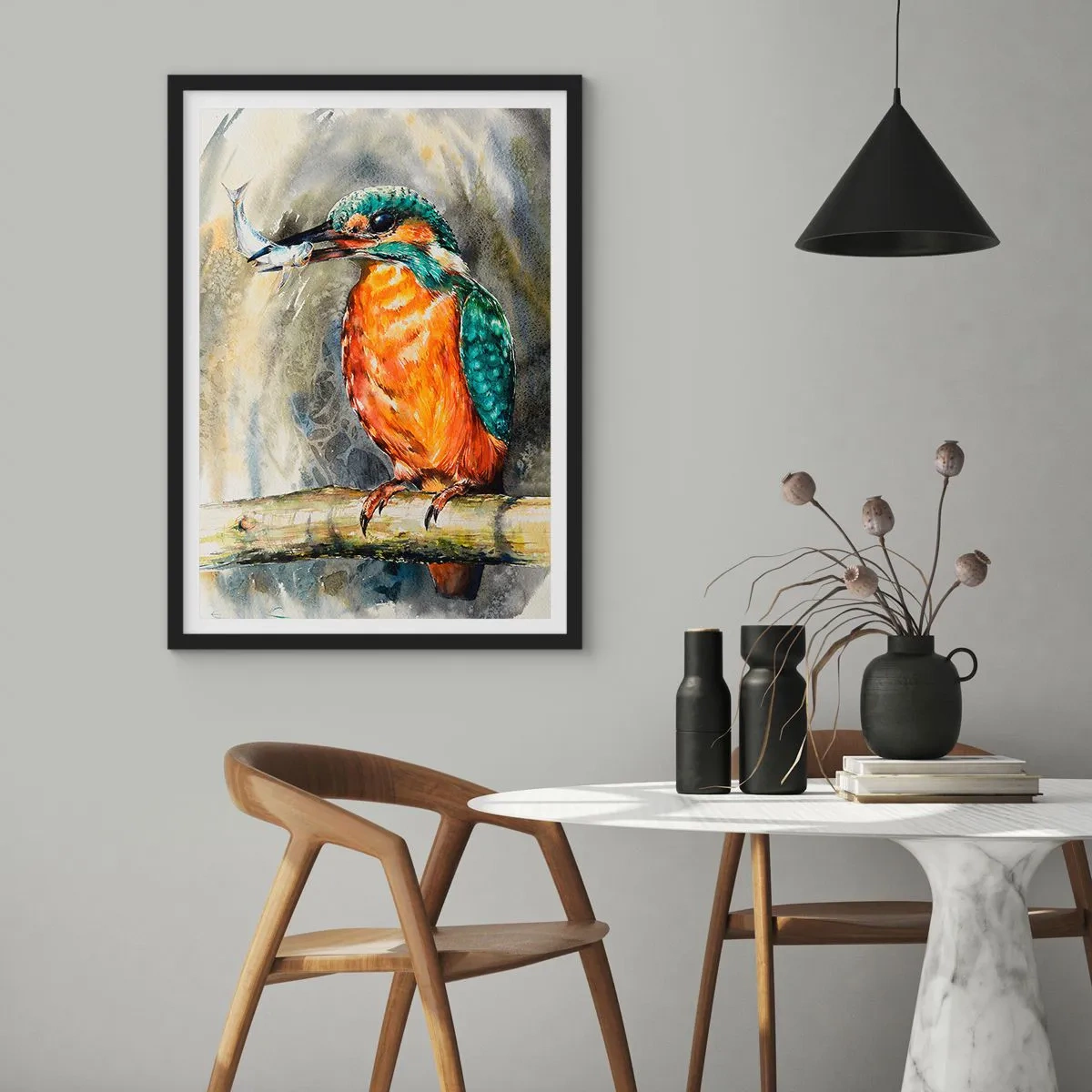 Poster in cornice nera - Un leone acquatico che tiene in mano un pesce sullo sfondo di un paesaggio naturale in stile acquerello. - 50x70cm - La legge della natura - Decorazione murale moderna per soggiorno e camera da letto ARTTOR