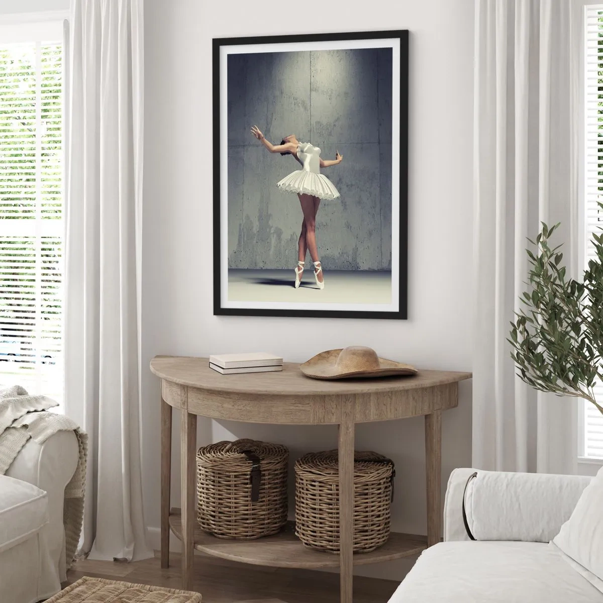 Poster in cornice nera - Una ballerina in abito bianco sullo sfondo di un muro di cemento grezzo. - 50x70cm - Leggero come un uccello - Decorazione murale moderna per soggiorno e camera da letto ARTTOR