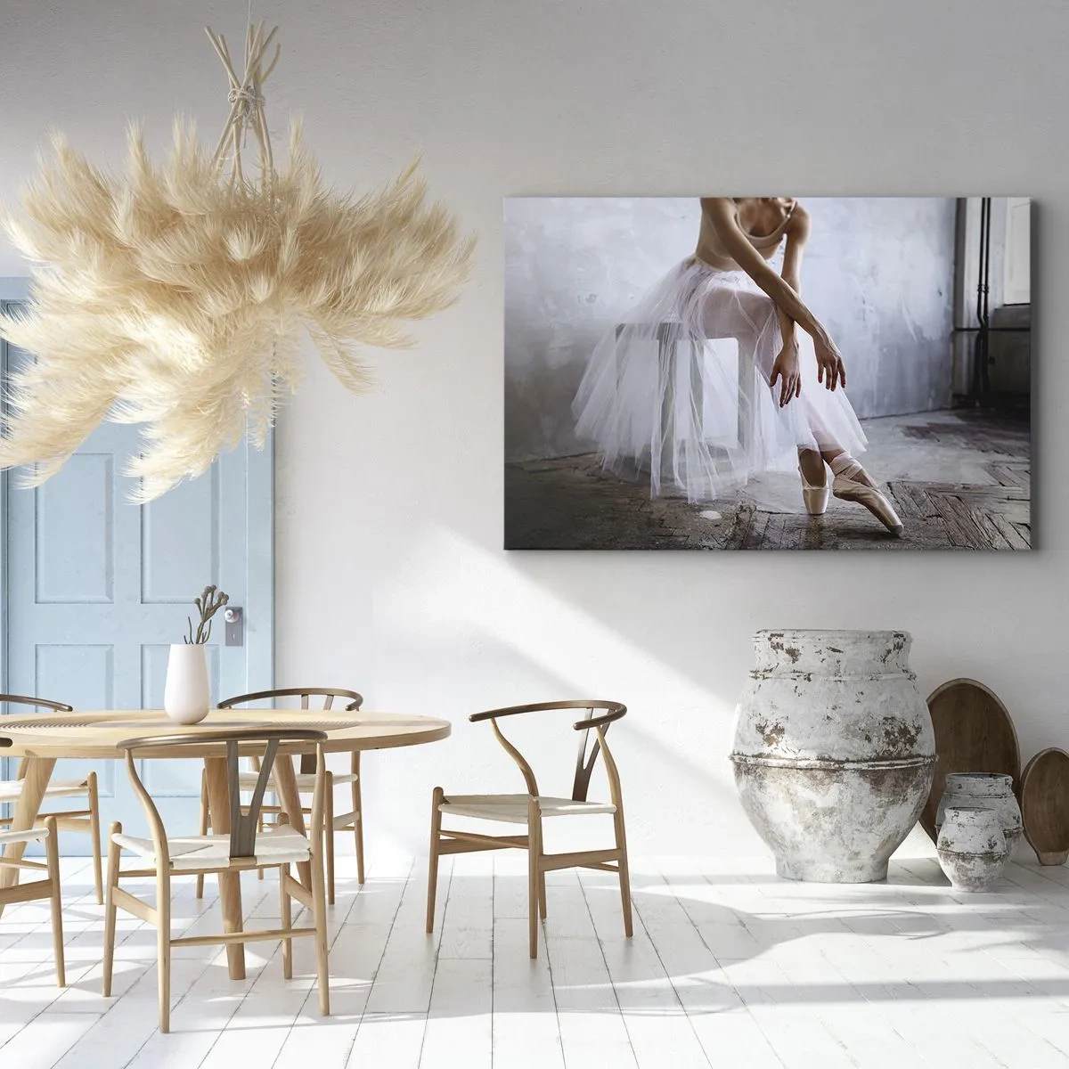 Quadro su tela - Stampe su Tela - Una ballerina in una posa delicata su uno sfondo industriale - 70x50cm - Prima che si accendano le luci del palco - Decorazione murale moderna per soggiorno e camera da letto ARTTOR